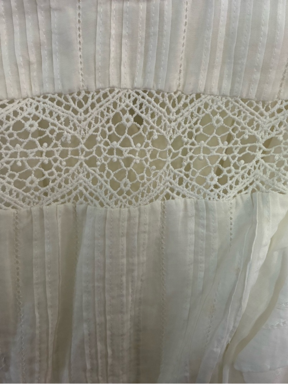 FRAME Lace Pintuck Dress [682641-lace-pintuck-dress]. - Picture 3 of 4
